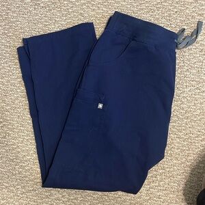 Figs Kade Cargo pants. Navy, size Large